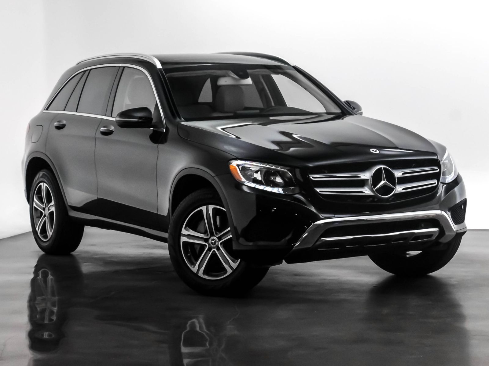 Certified Pre Owned 19 Mercedes Benz Glc Glc 300 Suv In Newport Beach Mp444 Fletcher Jones Motorcars